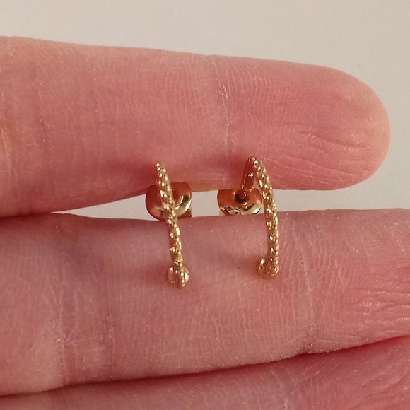 Men's 18K Yellow Gold + 925 Silver Diamond Zircon Cross Sword Stud Earrings Gift - Picture 5 of 6